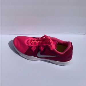 Women’s Nike LUNARLON Pink Shoes Size 6.5